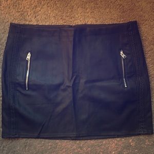 NWOT Express faux leather mini skirt🖤